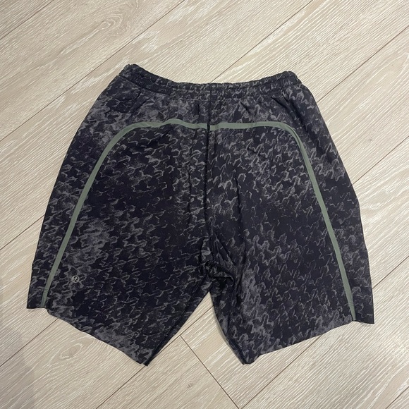 Men’s Lululemon Pace Breaker Shorts - Picture 2 of 2